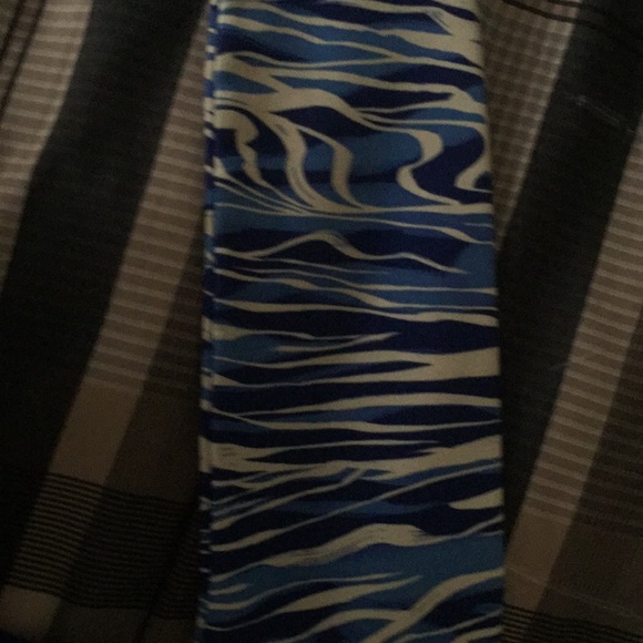 A blue and white zebra patterned under armour - Picture 4 of 4